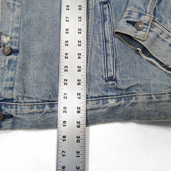 LEVI'S Men's Size 3XL Light Wash Distressed Denim Trucker Jean Jacket - Picture 9 of 9